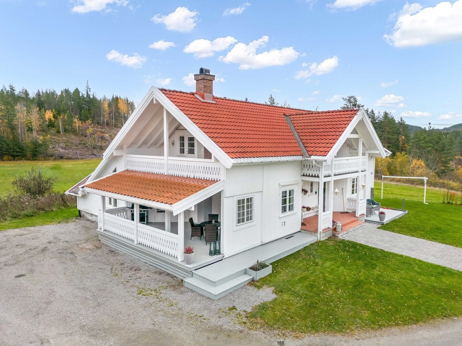 Romslig familiebolig med 5 soverom Galleribilde