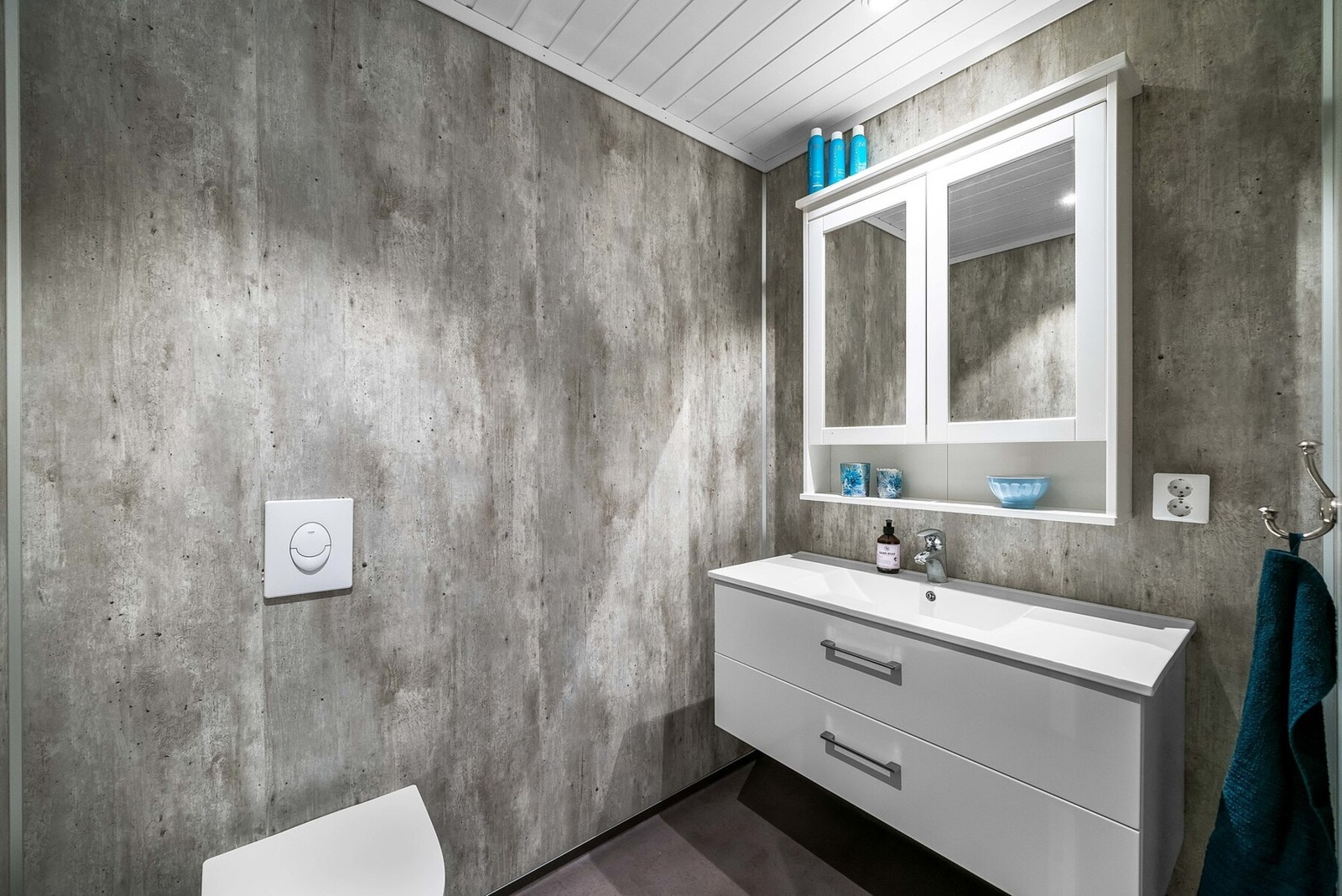 Bad 1. etg. i tilknytning til hovedsoverommet. Galleribilde