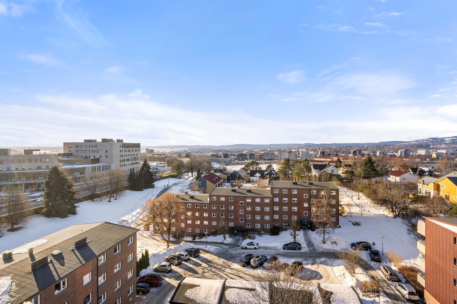 Fantastisk utsikt fra øverste etasje i bygget. Her har du flotte solforhold og nydelig utsikt over byen. Galleribilde