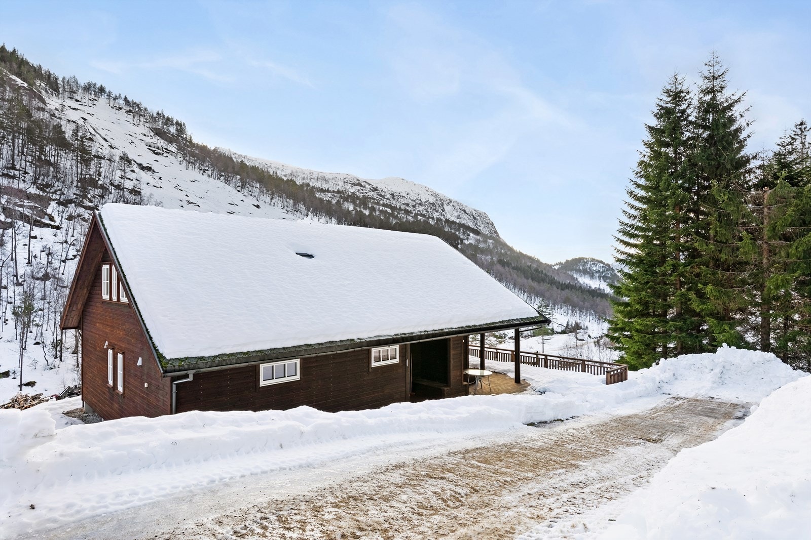 Parkering like ved hytta Galleribilde