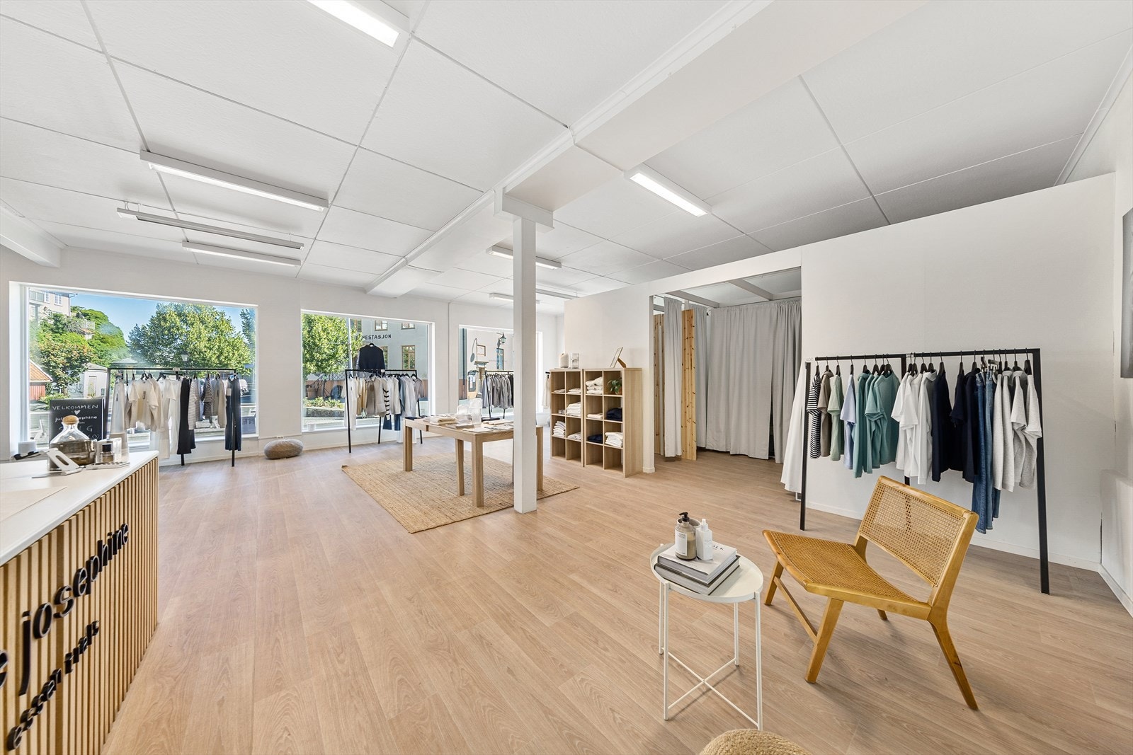 Den andre næringsdelen i sørenden av bygget. Galleribilde
