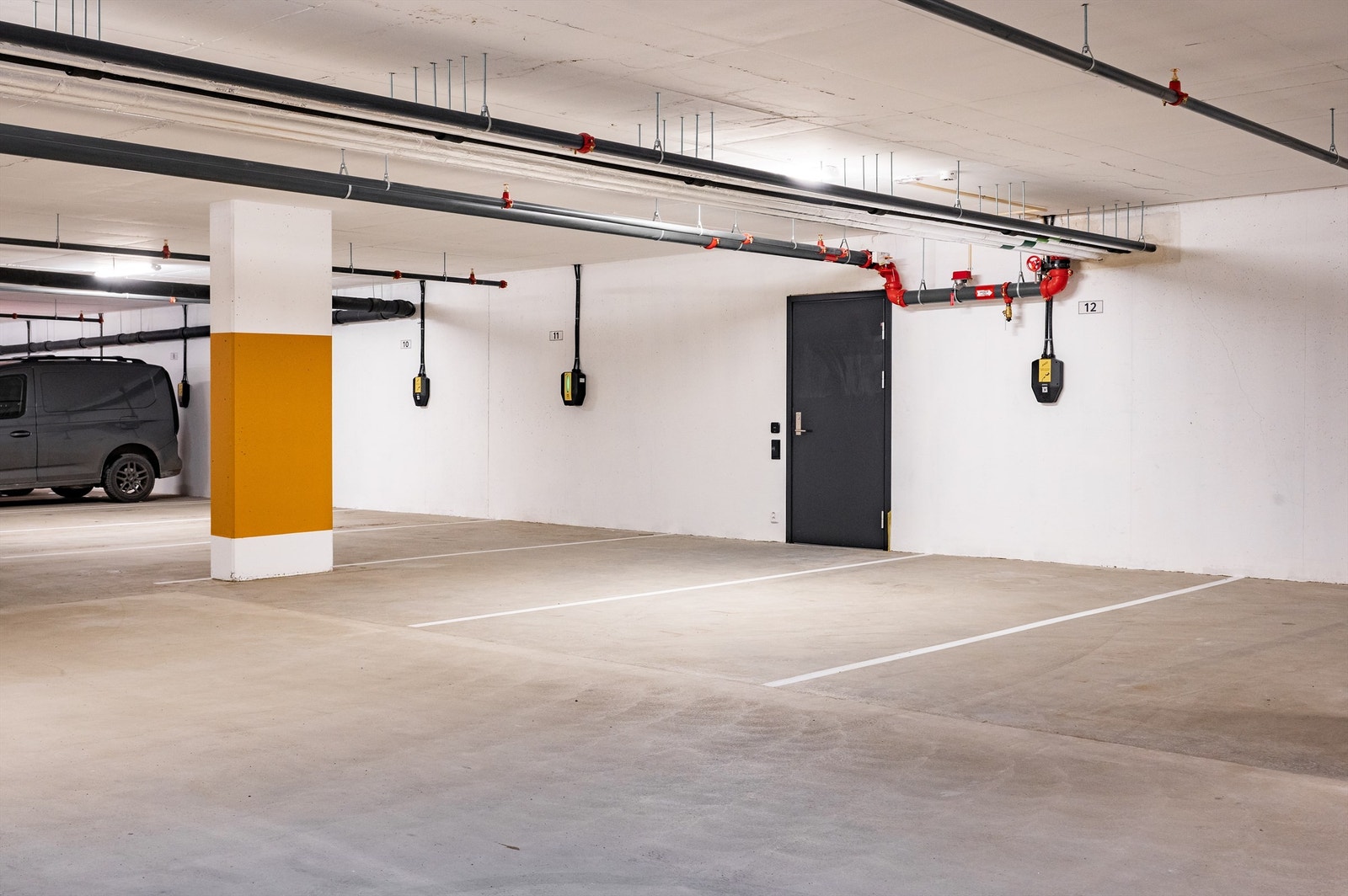 Garasjeplass med elbillader medfølger boligen Galleribilde