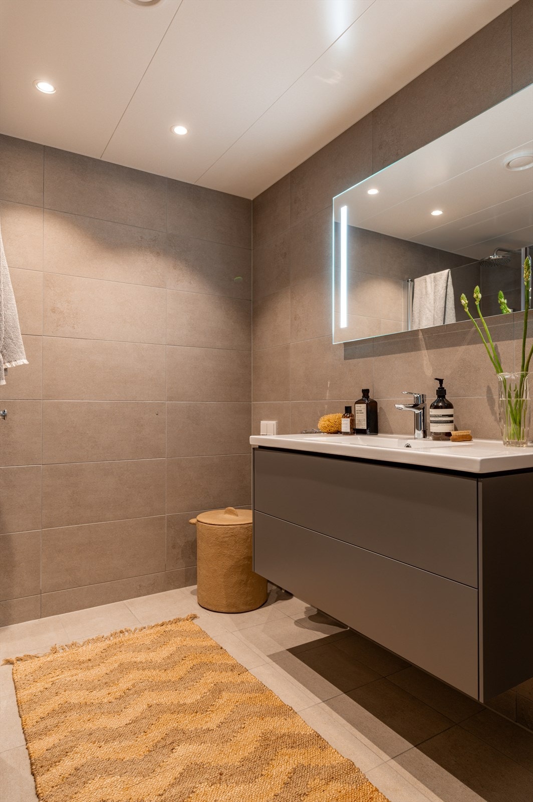 Opplegg for både vaskemaskin og tørketrommel Galleribilde