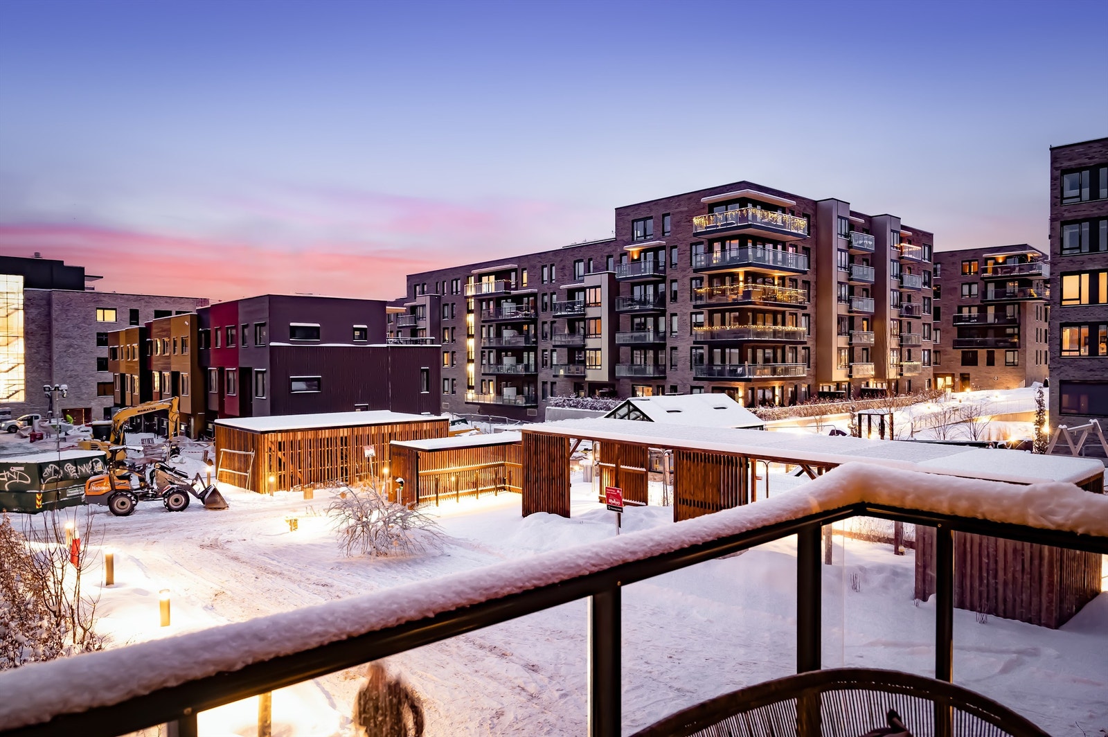 Fra balkongen er det blant annet utsyn mot det som skal bli en frodig, felles bakgård Galleribilde