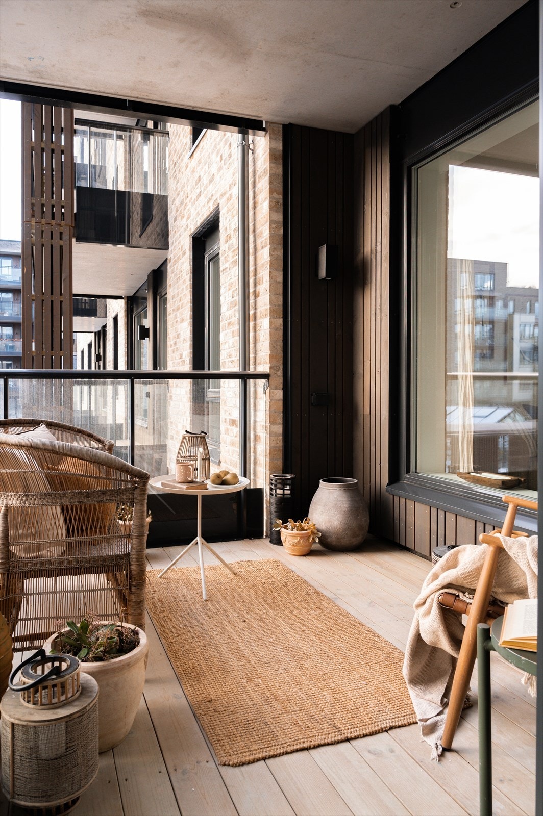 Balkongen er vendt mot sydvest og byr på deilig ettermiddag- og kveldssol Galleribilde