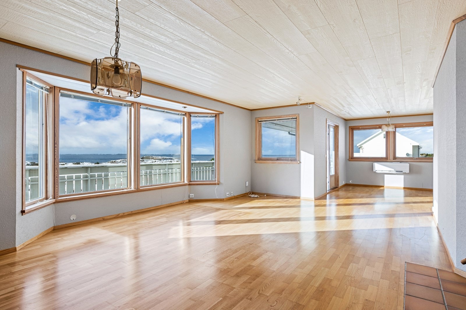 Stue - romslig med flere innredningsmuligheter Galleribilde