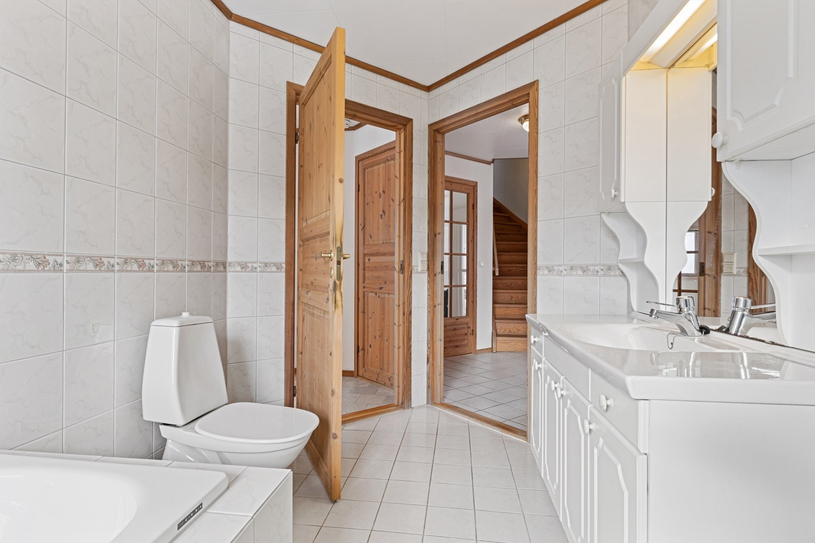 Bad - Inngang til hovedsoverom og entre Galleribilde