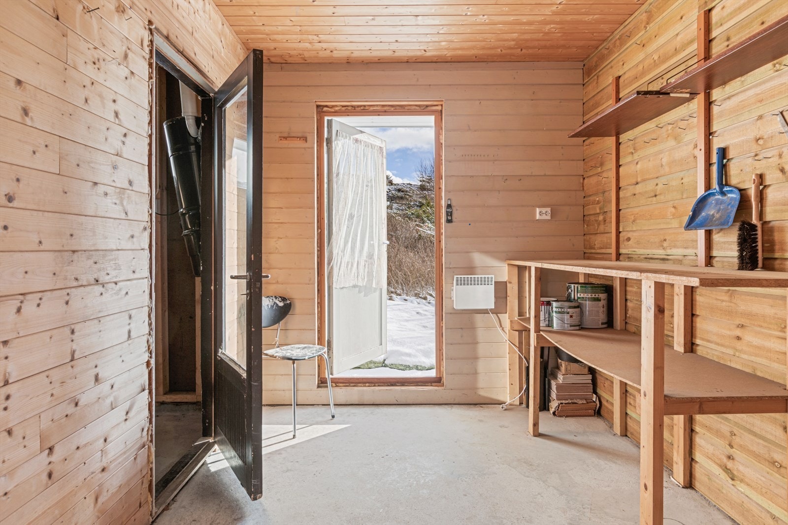 Fra garasjen er det tilnyttet egen bod/verksted Galleribilde