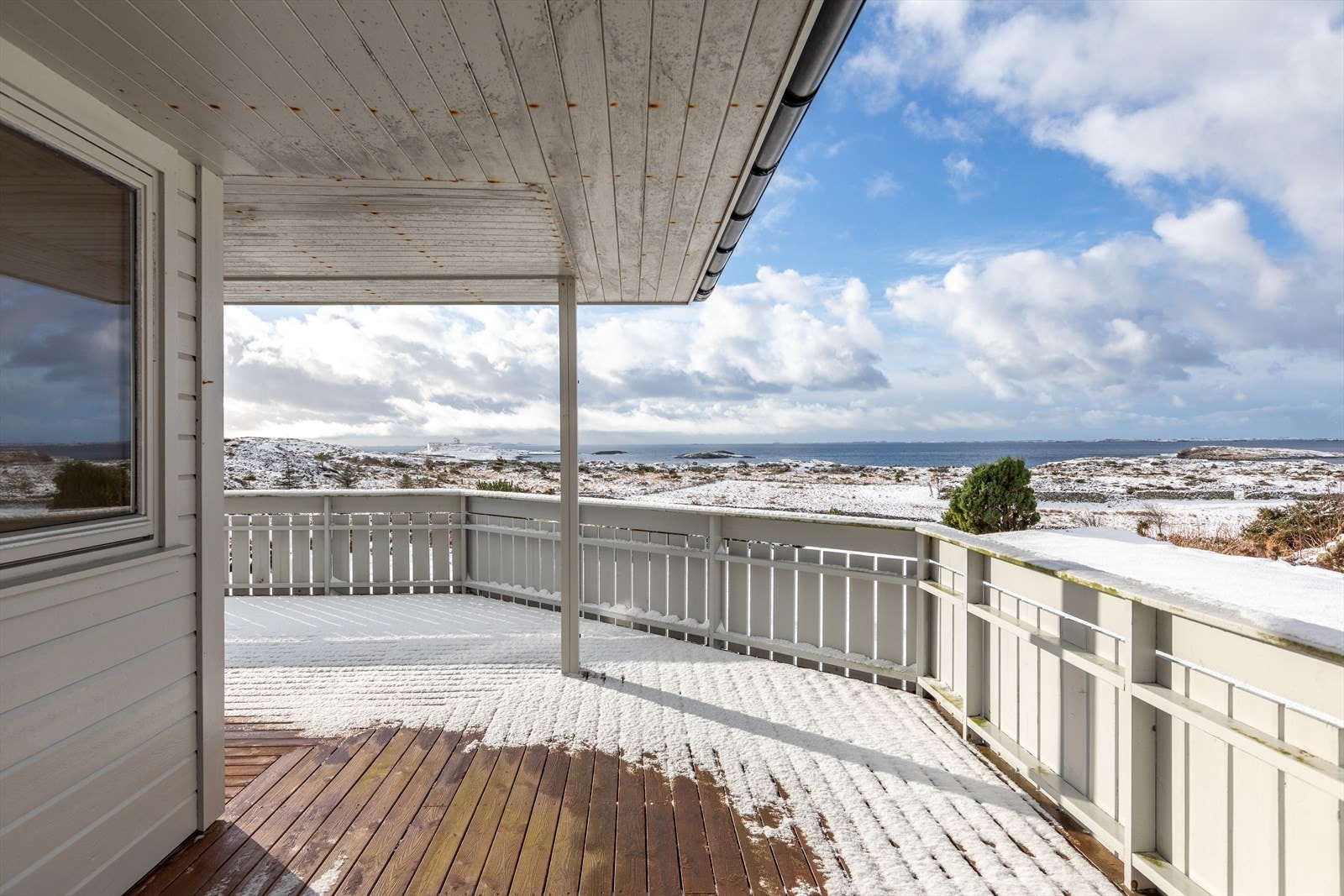 Terrasse av god størrelse med nydelig utsikt Galleribilde