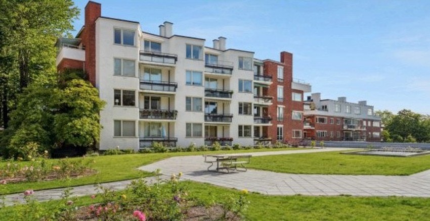 Hagen ble rehabilitert i 2022 i forbindelse med tetting av taket i garasjeanlegget. (Selgers bilde) Galleribilde