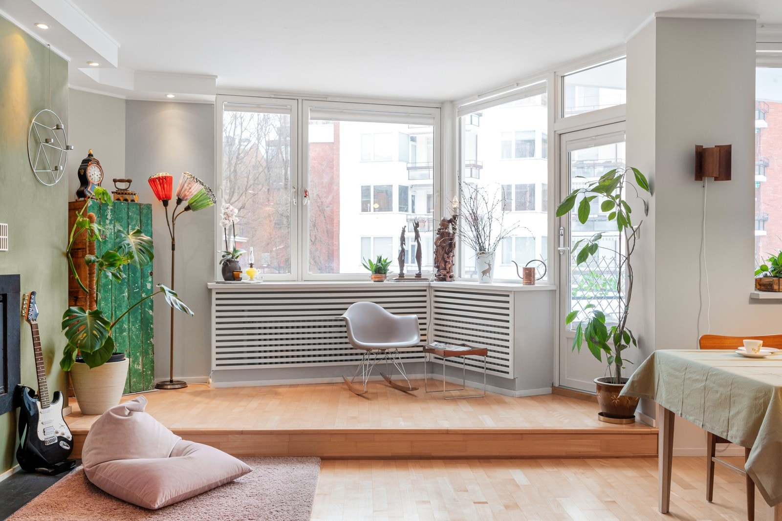 Stue med spennende planløsning. Galleribilde