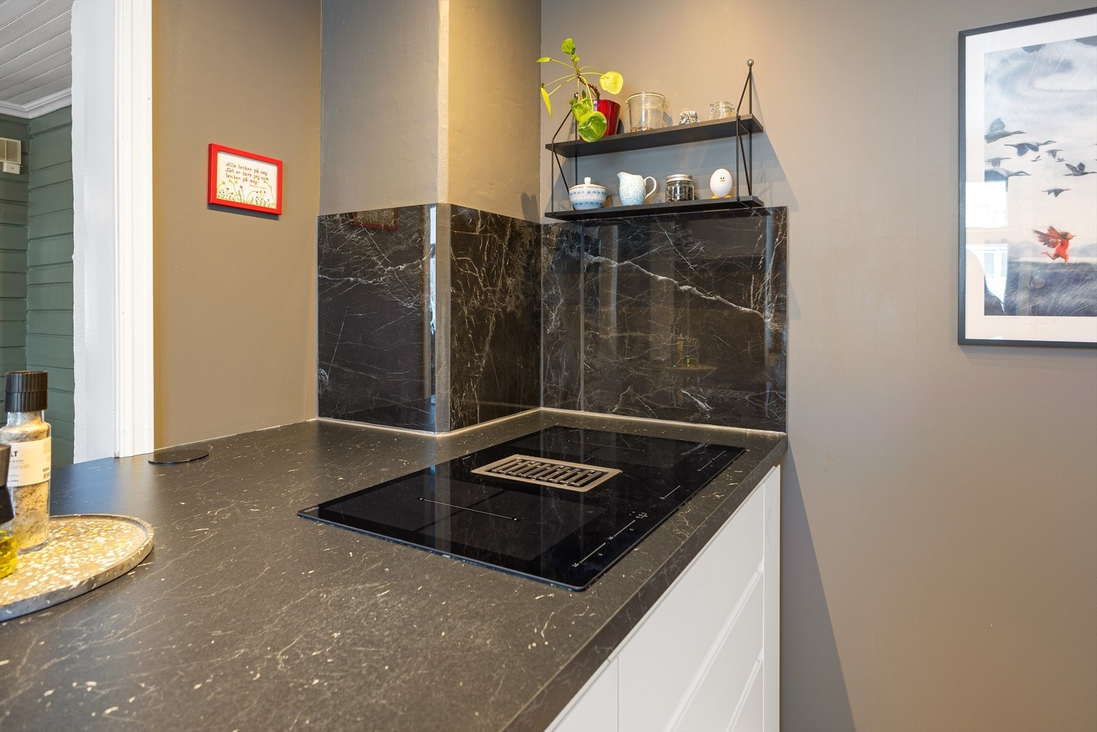 Alle integrerte hvitevarer medfølger handelen Galleribilde