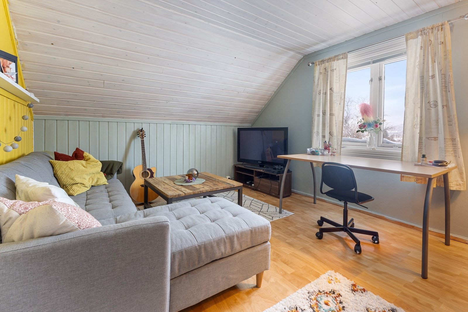 Hybelen er i dag utleid til 1 student for kr 3 000,- per måned. Galleribilde