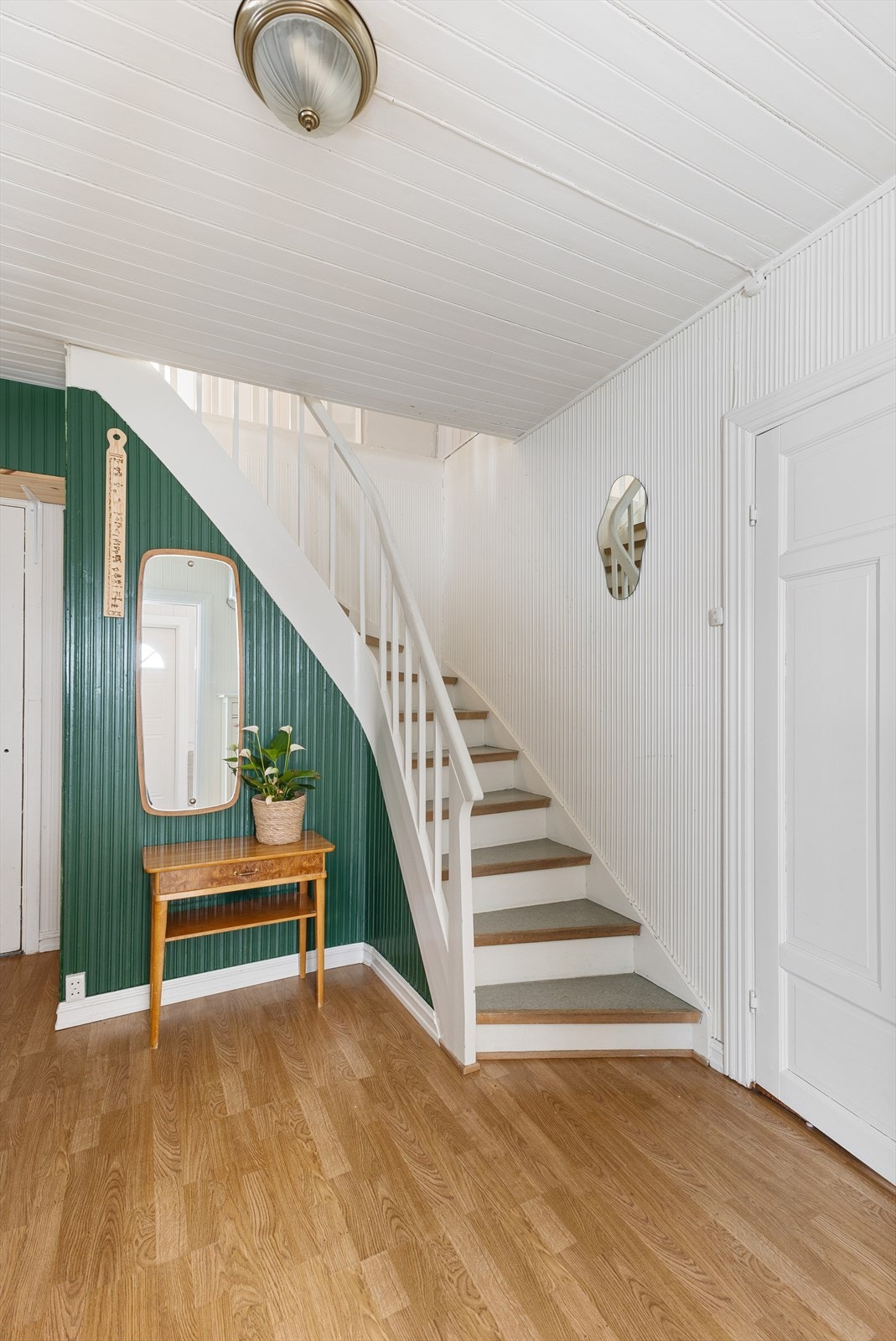 Boligen går over 3 plan + kjeller Galleribilde