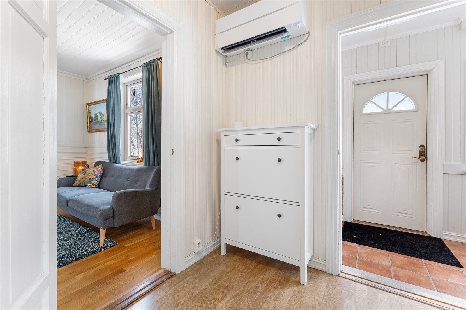 Det er montert 2 varmepumper i 1. etasje i tillegg til vedovn Galleribilde