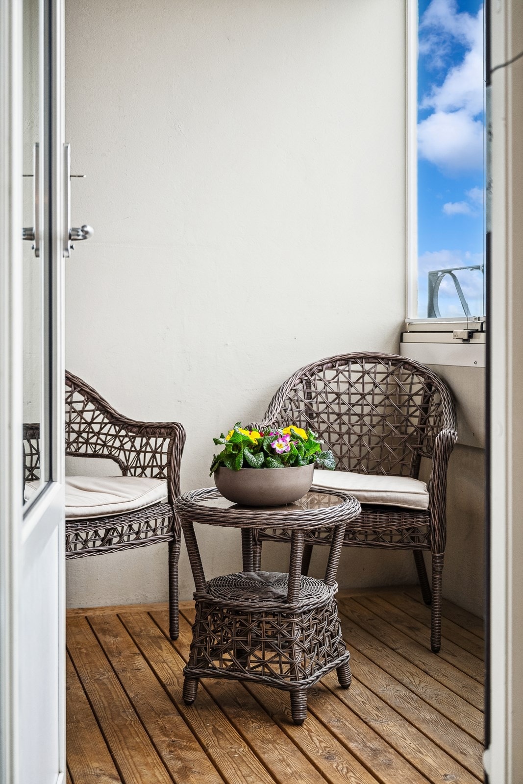 Gulvet er dekket med terrassebord. Galleribilde