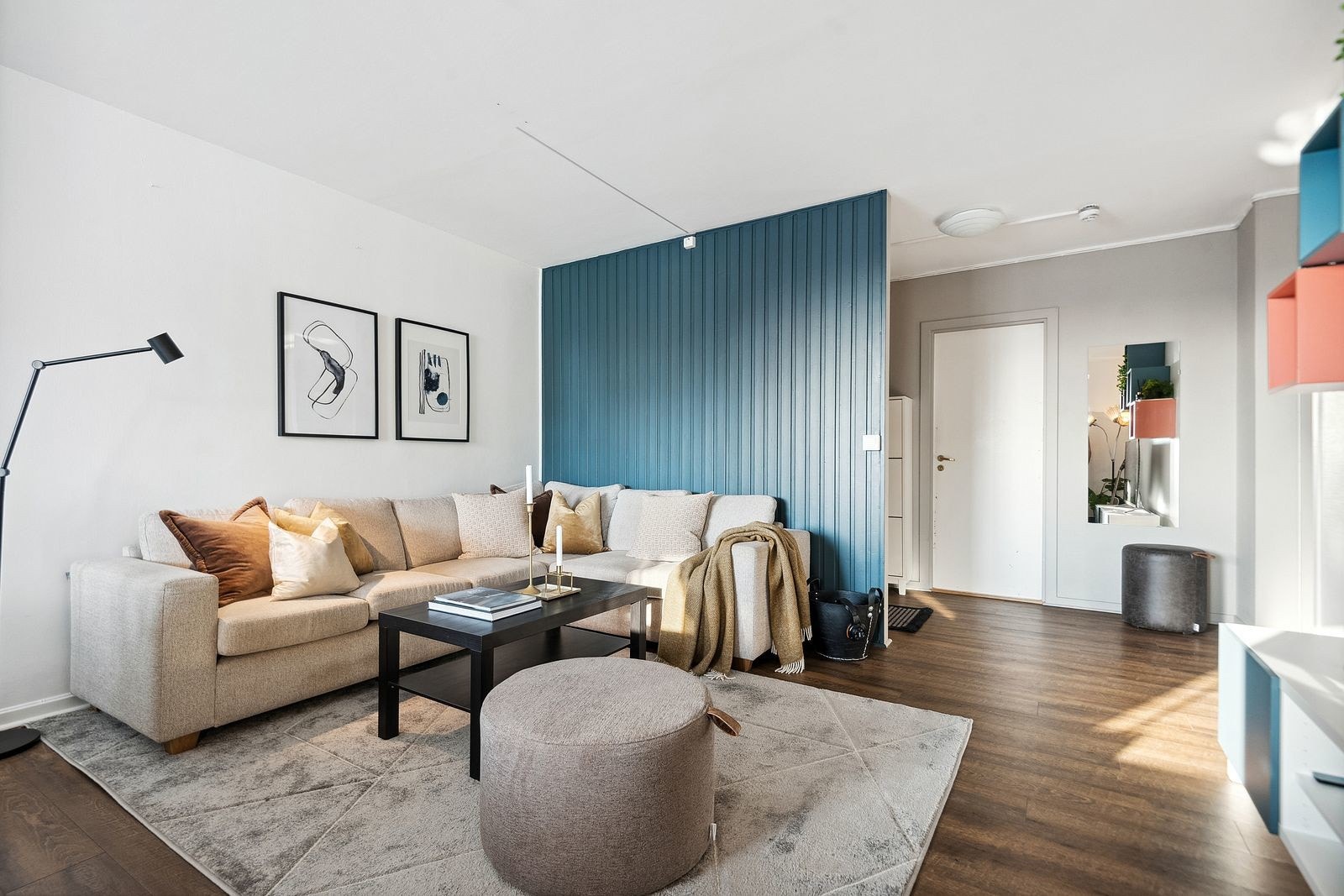 Stuen innbyr til både rolige og sosiale kvelder. Galleribilde