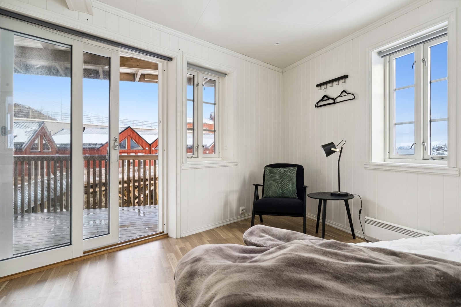 Utgang direkte til stor veranda fra soverommet. Galleribilde