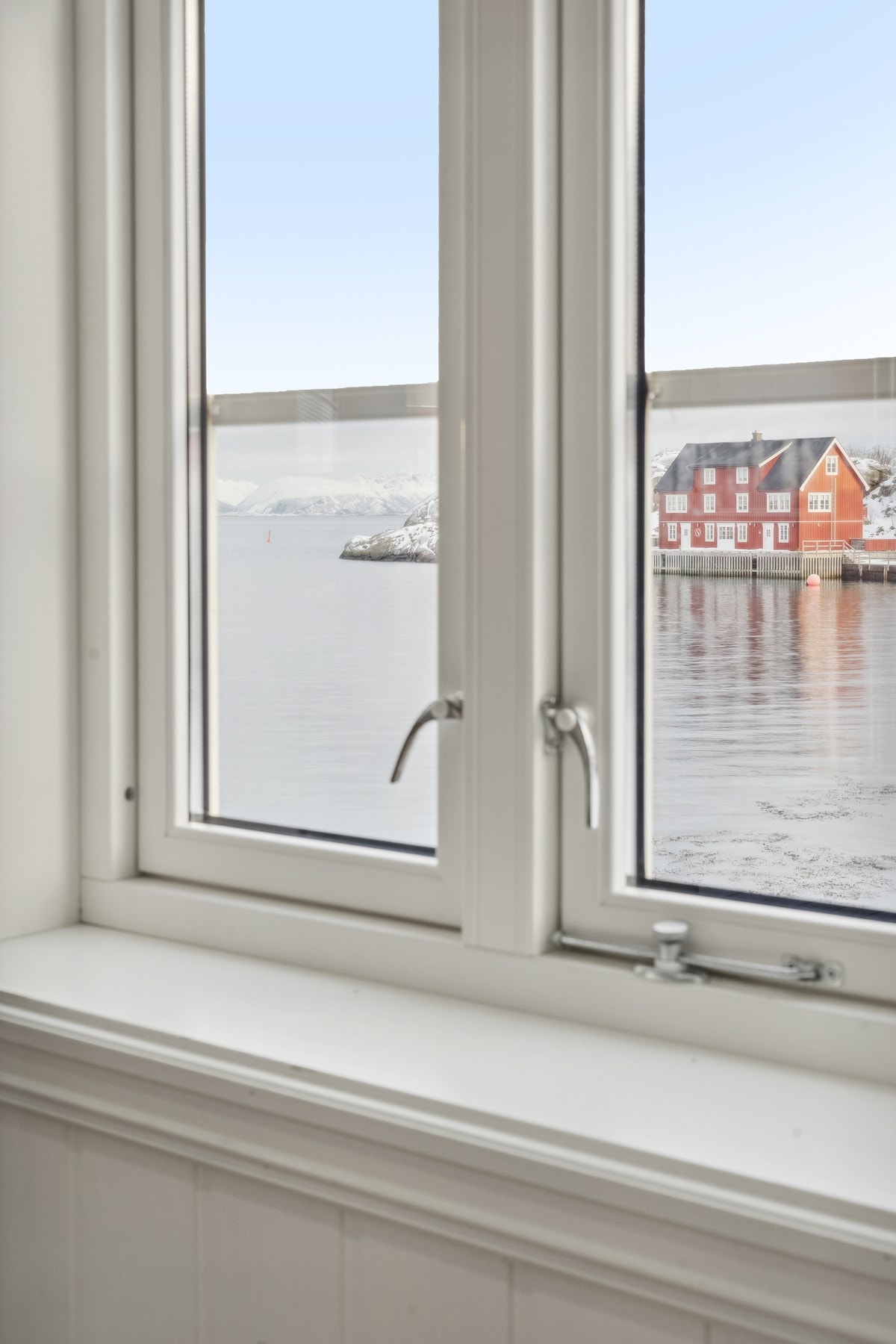 Nydelig utsikt fra soveromsvinduet. Galleribilde
