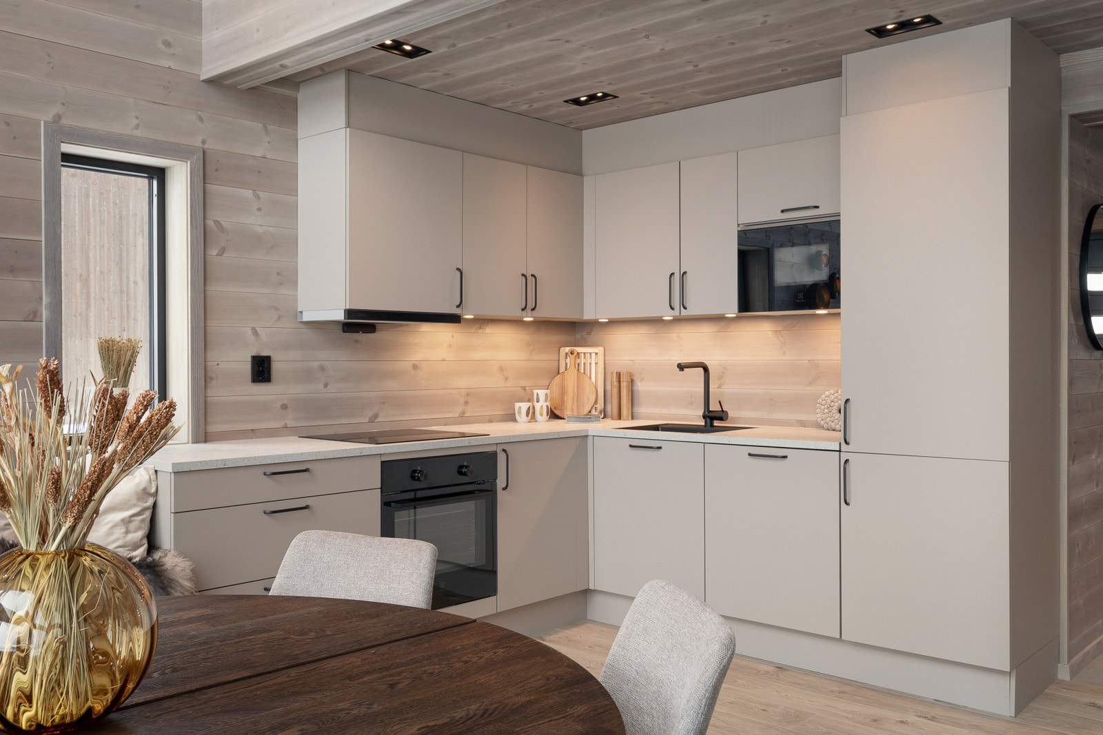 NB! dette er eit bilete frå ei oppgradert og ferdigbygd hytte. Bileta kan difor avvika på leveranse frå standard hytte. Galleribilde