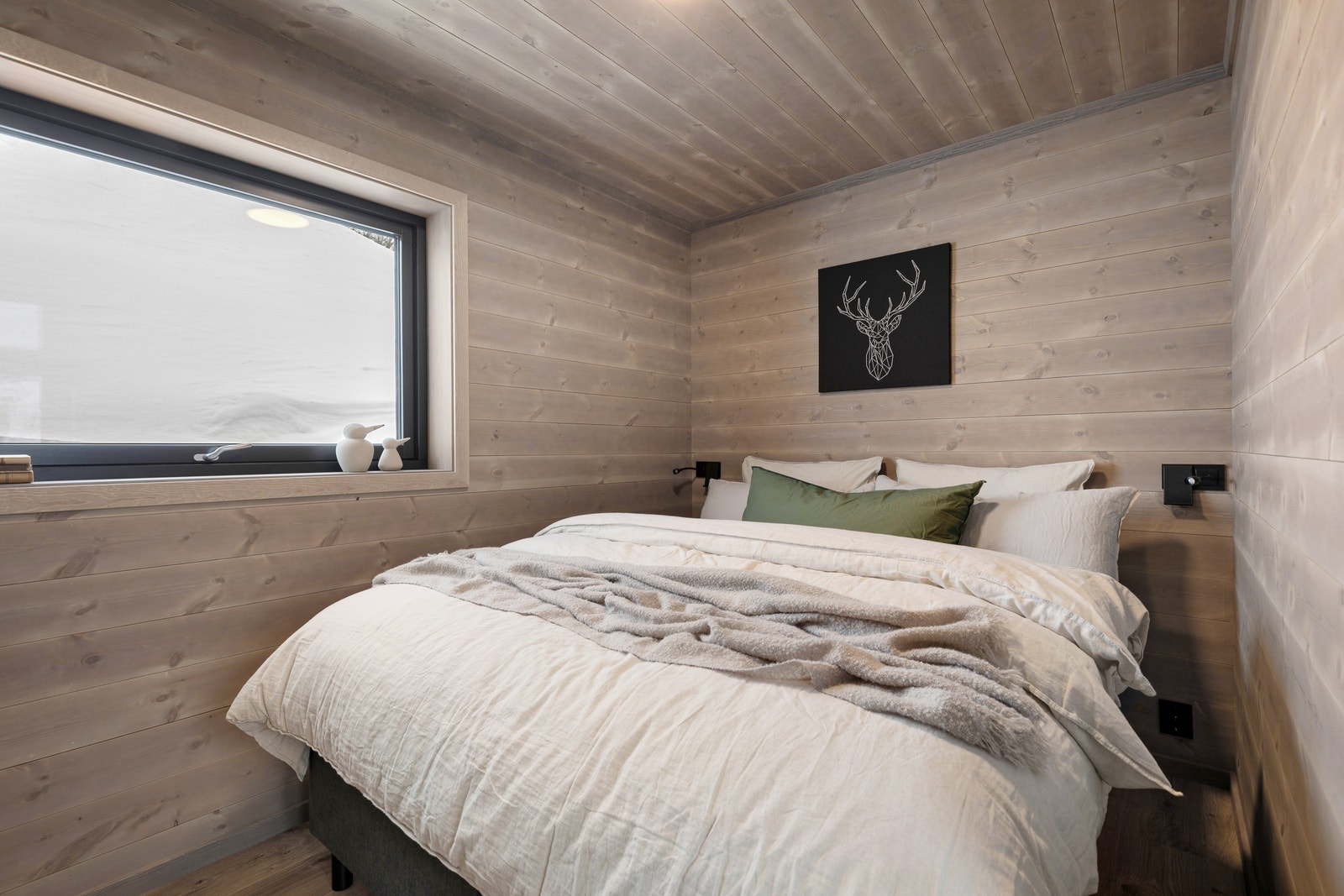 Hovedsoverom på bakkeplan
NB! dette er eit bilete frå ei oppgradert og ferdigbygd hytte. Bileta kan difor avvika på leveranse frå standard hytte. Galleribilde