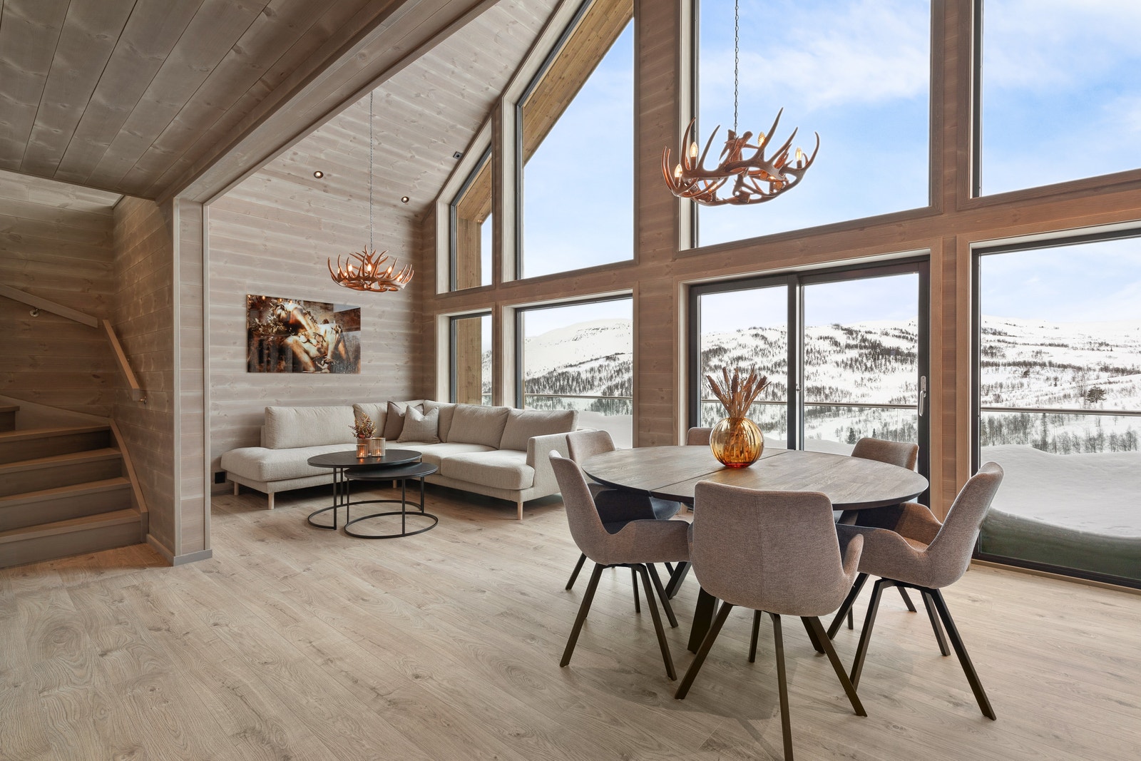 Lys og open stove. Moglegheit for å montere peis
NB! dette er eit bilete frå ei oppgradert og ferdigbygd hytte. Bileta kan difor avvika på leveranse frå standard hytte. Galleribilde