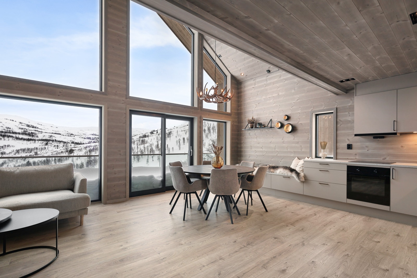 NB! dette er eit bilete frå ei oppgradert og ferdigbygd hytte. Bileta kan difor avvika på leveranse frå standard hytte. Galleribilde