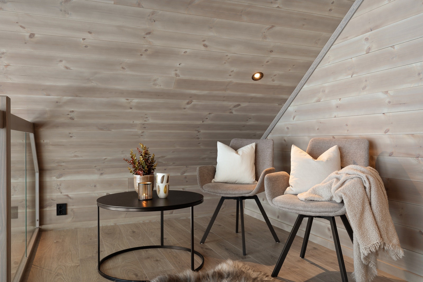 Kosleg hems med moglegheit for variert møblering
NB! dette er eit bilete frå ei oppgradert og ferdigbygd hytte. Bileta kan difor avvika på leveranse frå standard hytte. Galleribilde