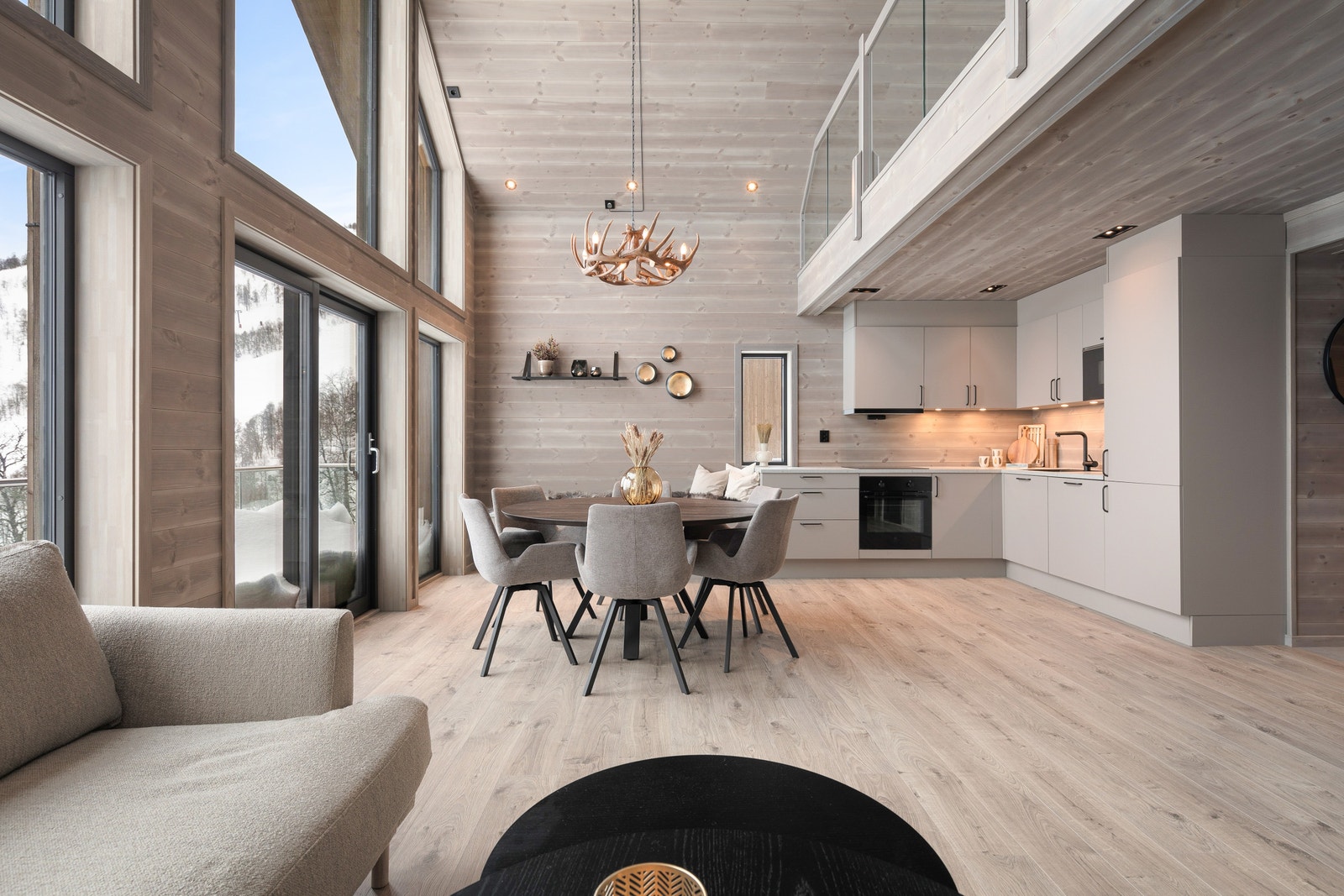 NB! dette er eit bilete frå ei oppgradert og ferdigbygd hytte. Bileta kan difor avvika på leveranse frå standard hytte. Galleribilde