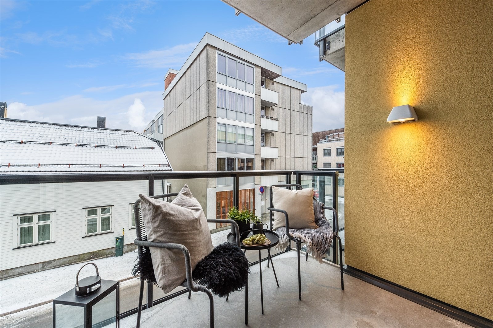 Leiligheten har en fin balkong med gode solforhold på dagen! Galleribilde