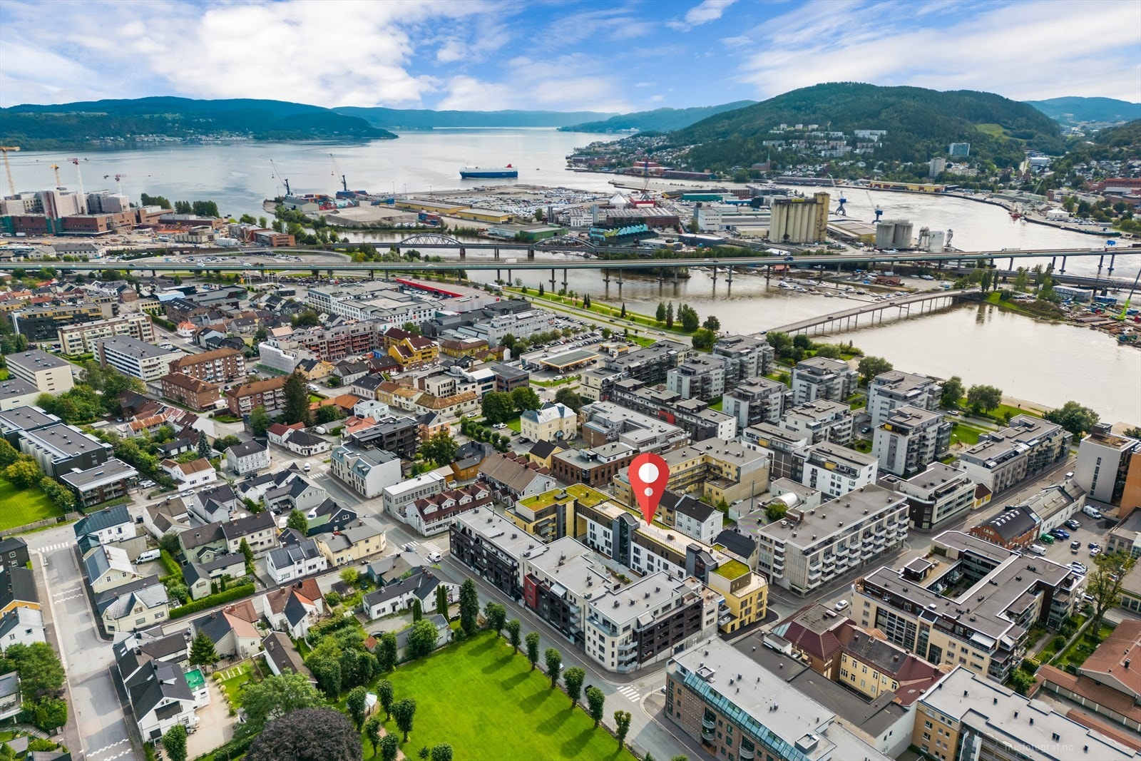 Det fine med å bo midt i en by er at du enkelt kan benytte deg av alt sentrum har å by på, i 2025 skal også det nye sykehuset stå ferdig. Galleribilde