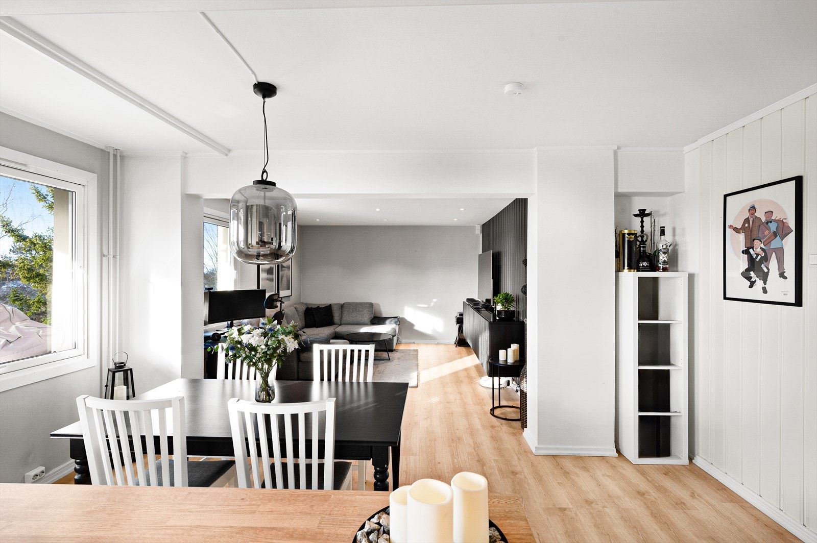 Store vindusflater slipper inn svært godt med dagslys. Galleribilde