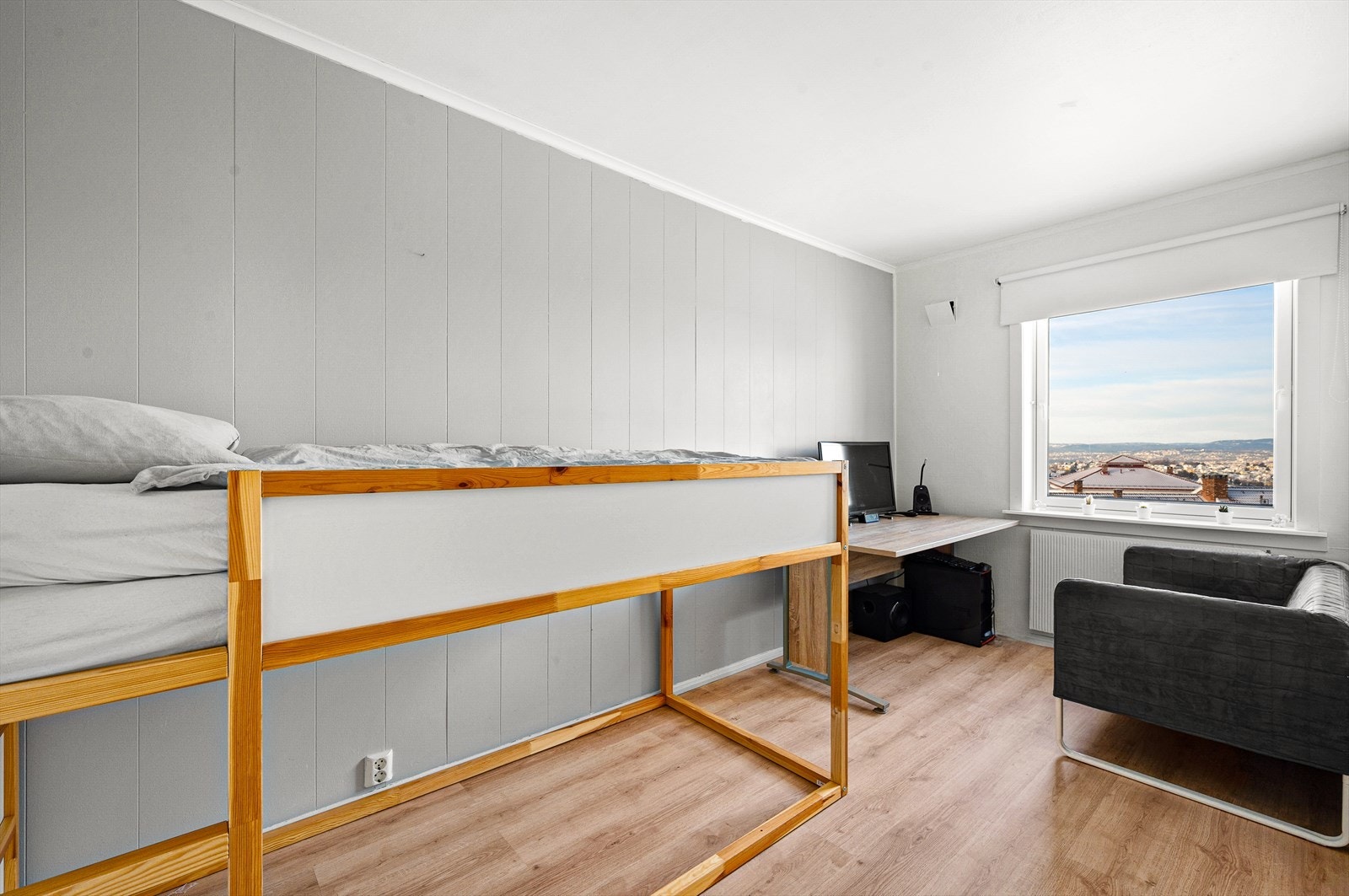 På gjesterommet er det plass til seng og kontorløsning. Galleribilde