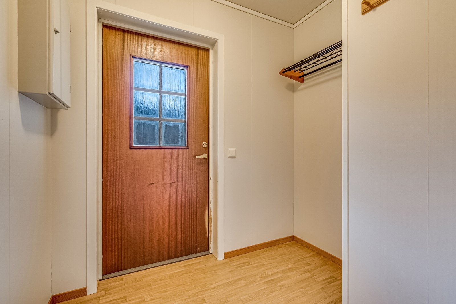 Entre med garderobe Galleribilde