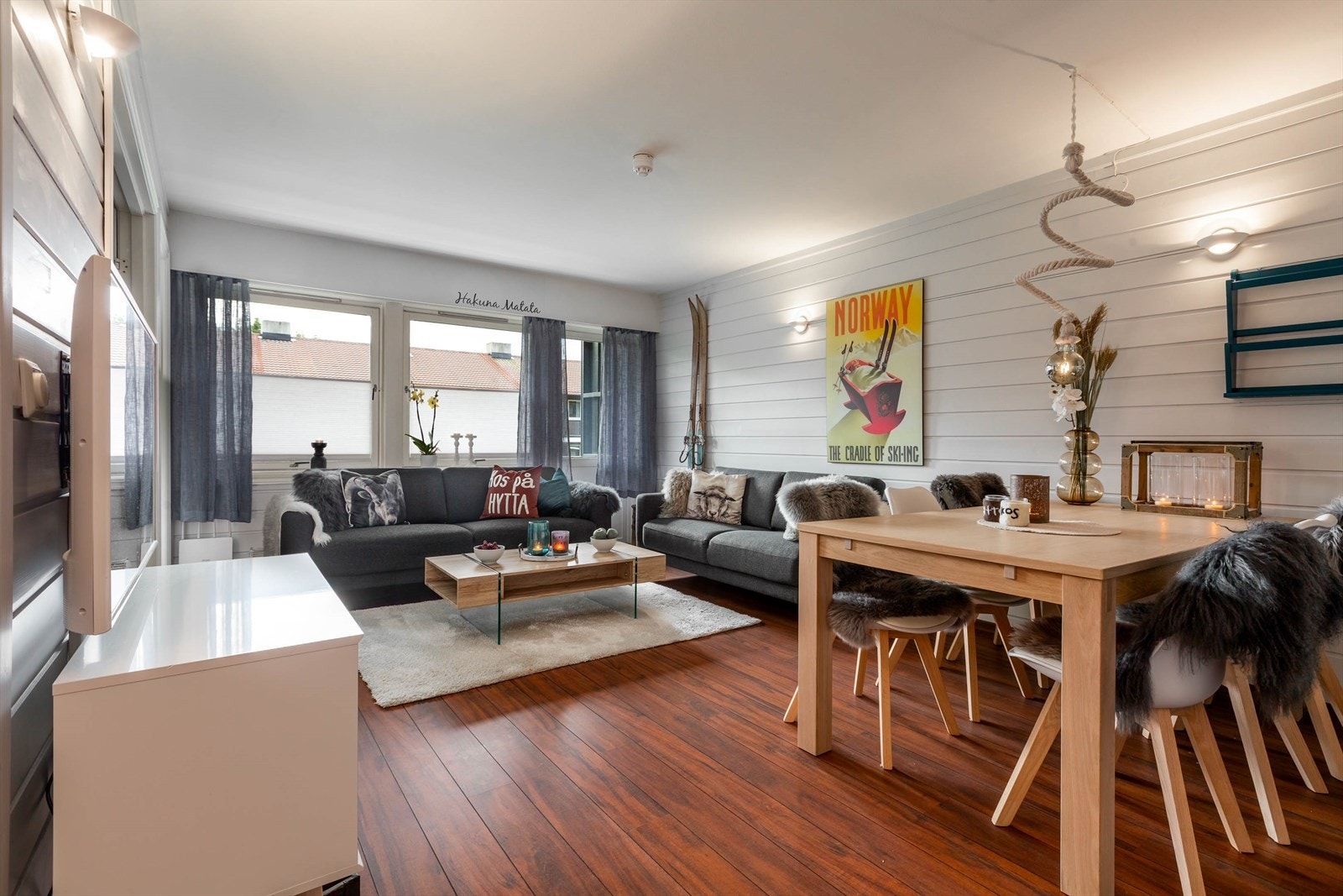 Velkommen til Storehorn - En lys og delikat leilighet med arealeffektiv planløsning, balkong med utsikt mot Hydnefossen! Galleribilde