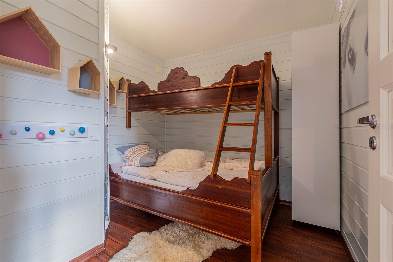 Sovealkove/"Soverom" 2 med familiekøye. Galleribilde