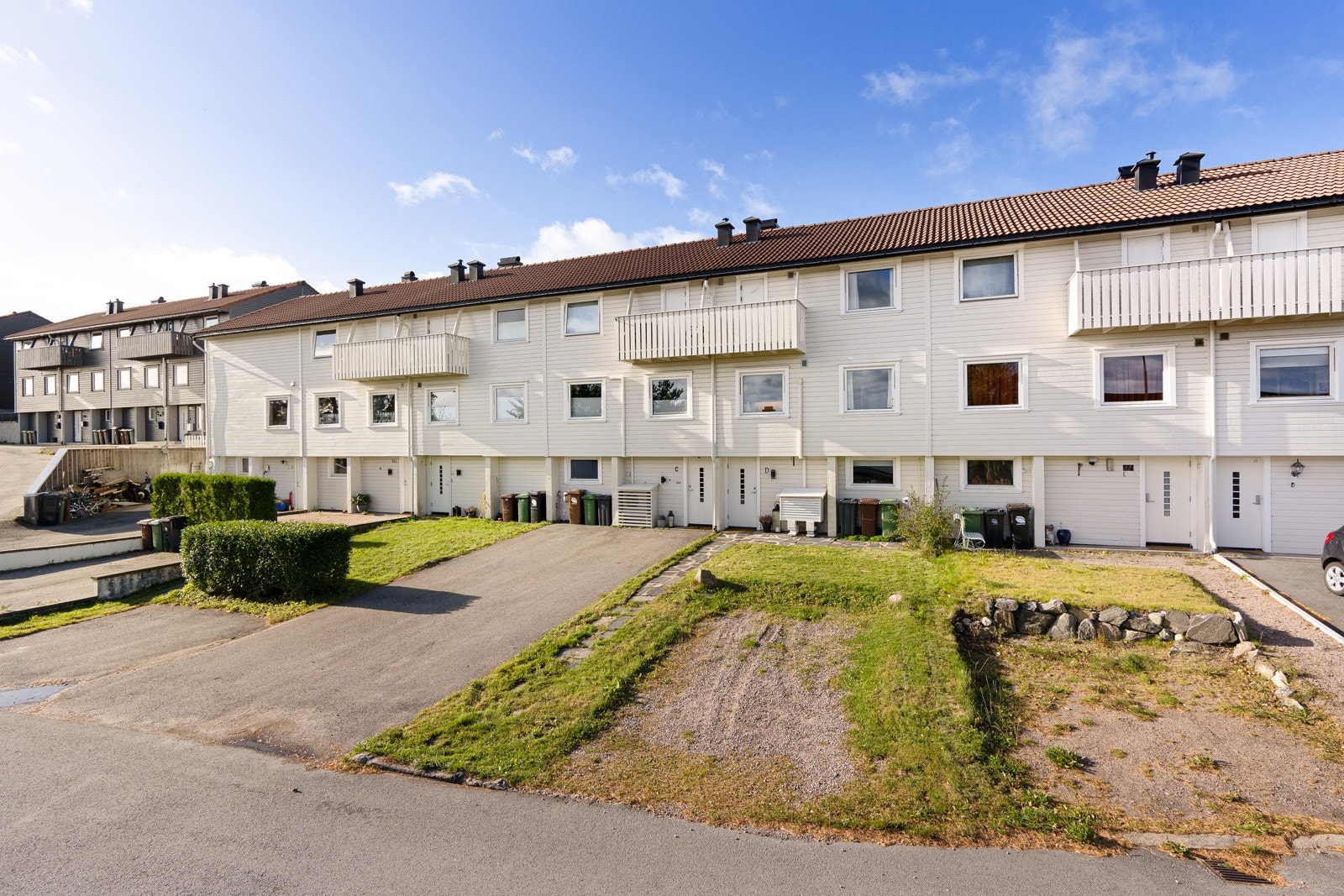 - Bronseveien ligger i nærheten til det man skulle ha behov for i hverdagen | Området er også tilrettelagt for barn i alle aldre - Galleribilde