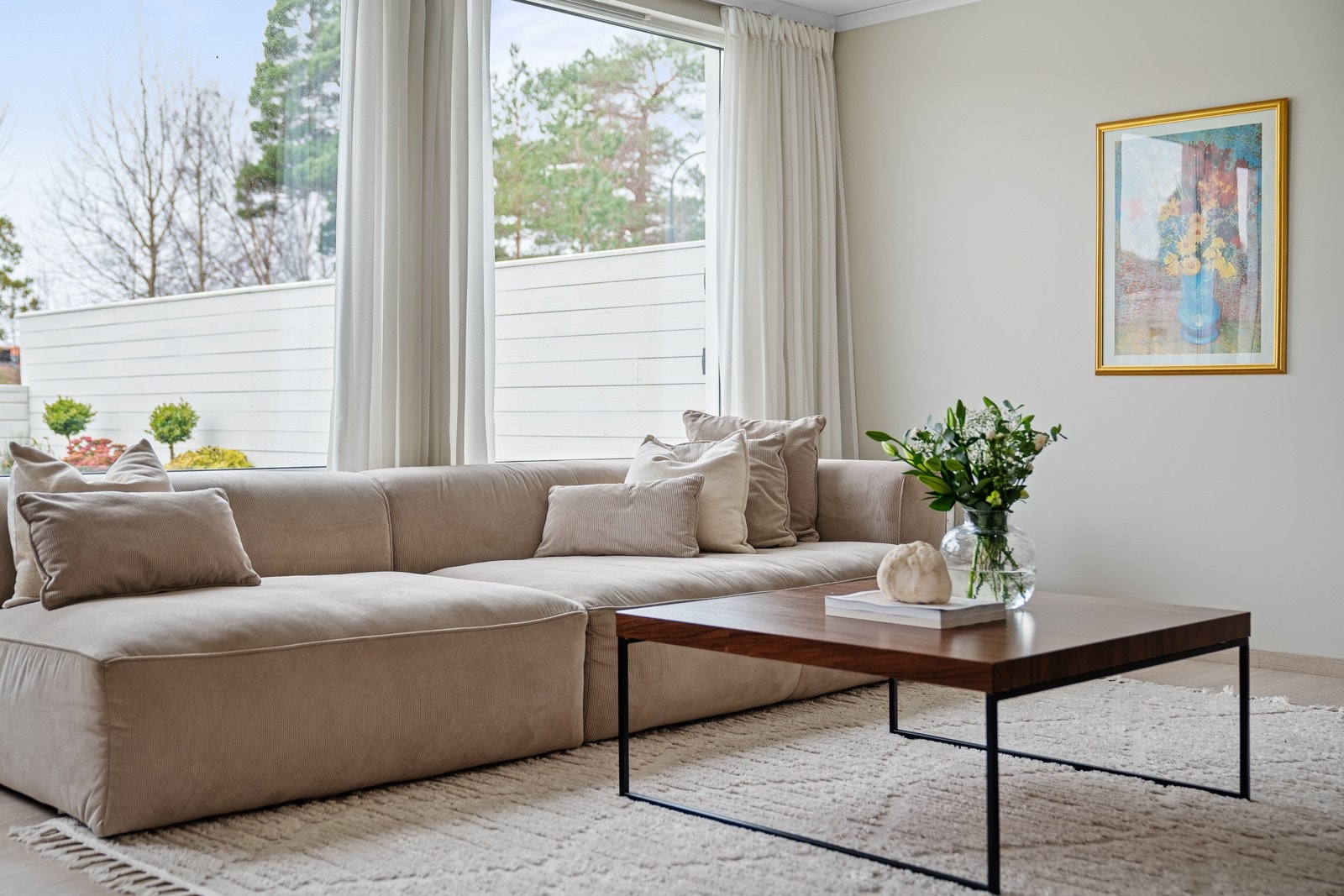 - Sjenerøse vinduflater som skaper rikelig med lysinnslipp - Galleribilde