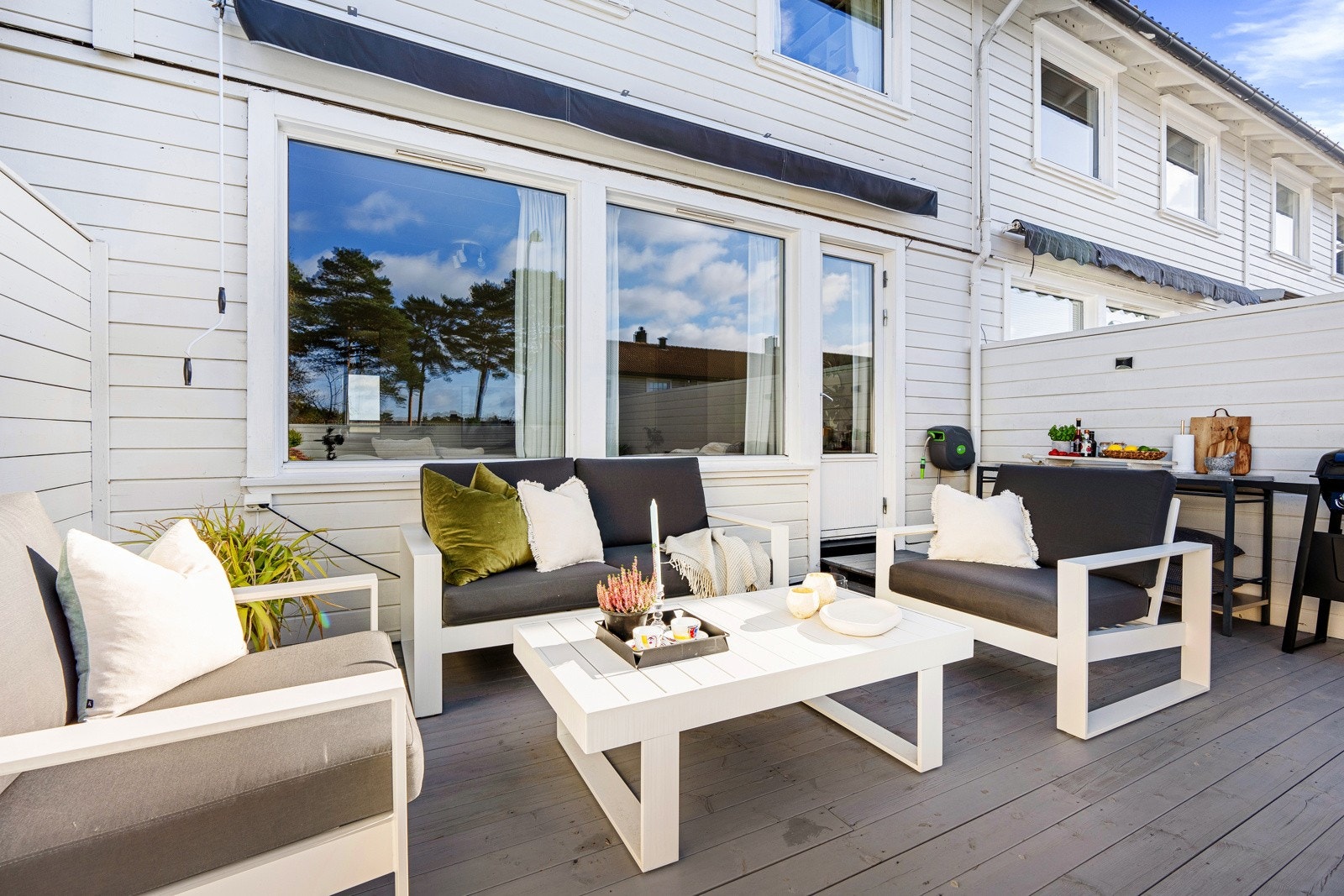 - Det er fantasiske solforhold med sol fra tidlig formiddag til sent på kveld - Galleribilde