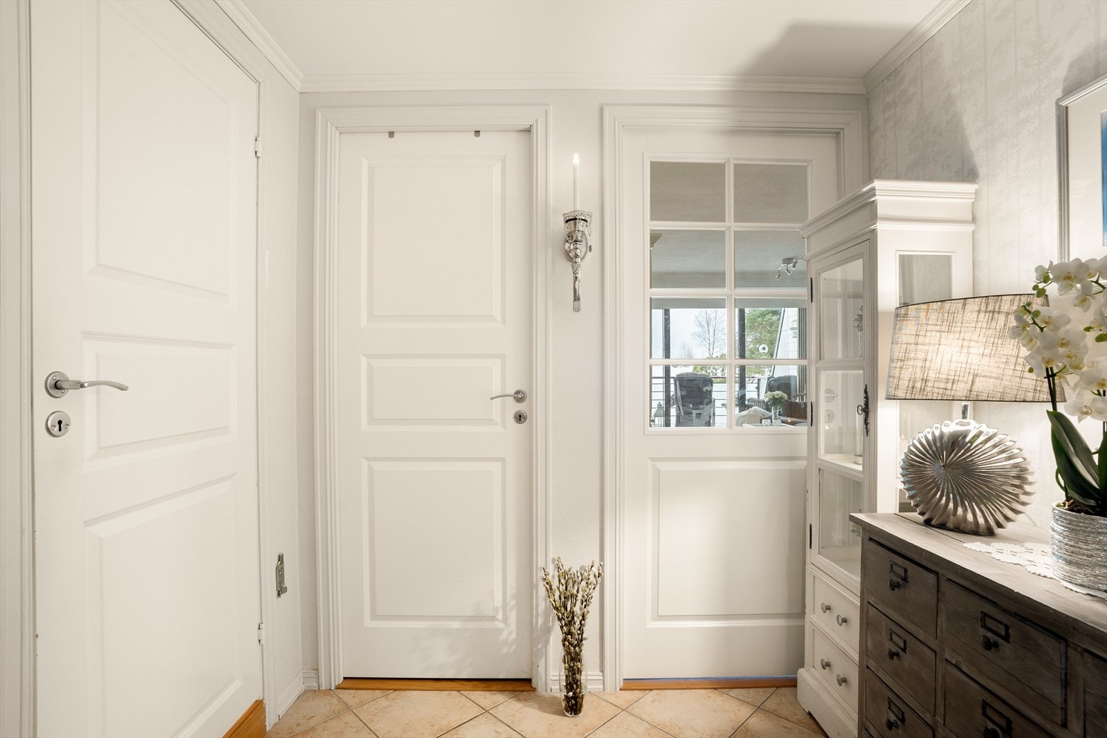 Her er det god plass til å lage i stand en god oppbevaringsløsning. Galleribilde