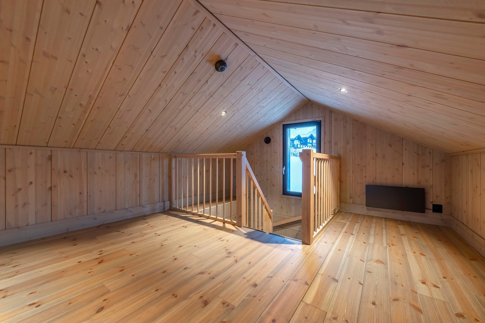 Loftstue. Galleribilde