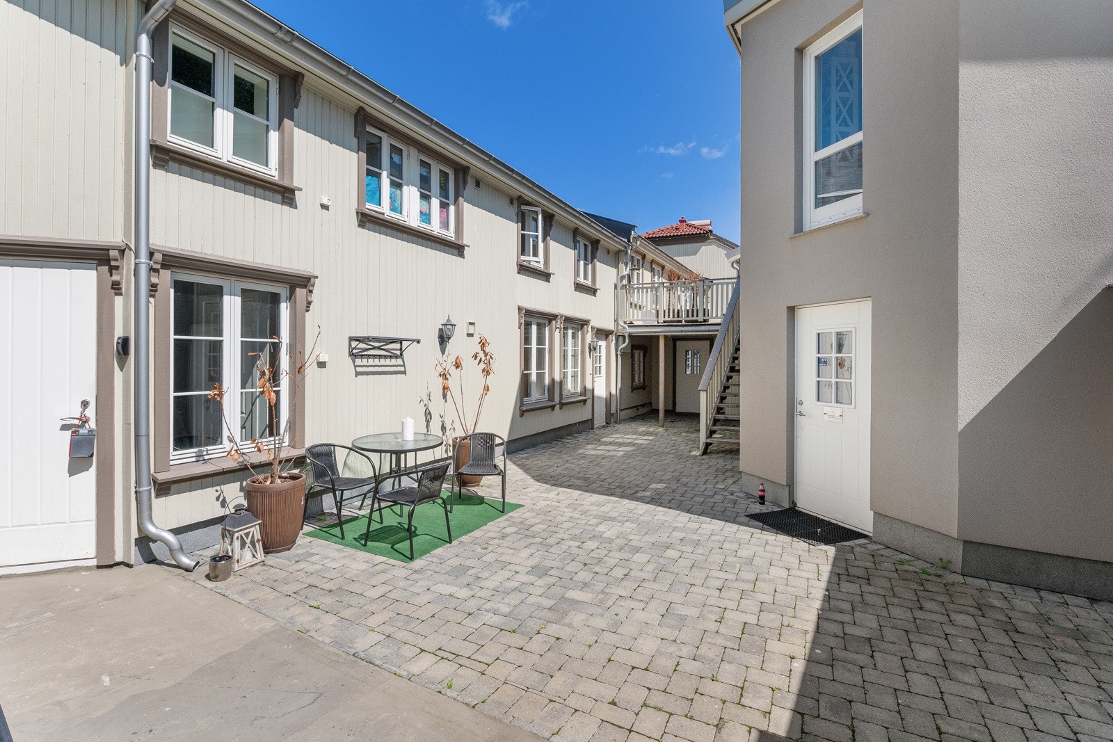 Trivelig bakgård Galleribilde