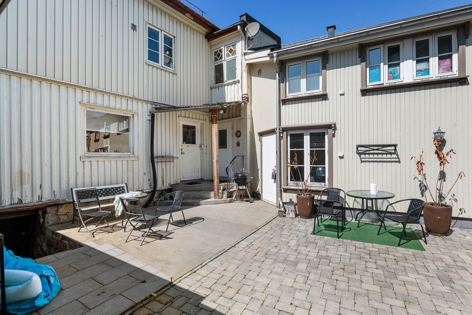 Trivelig bakgård Galleribilde