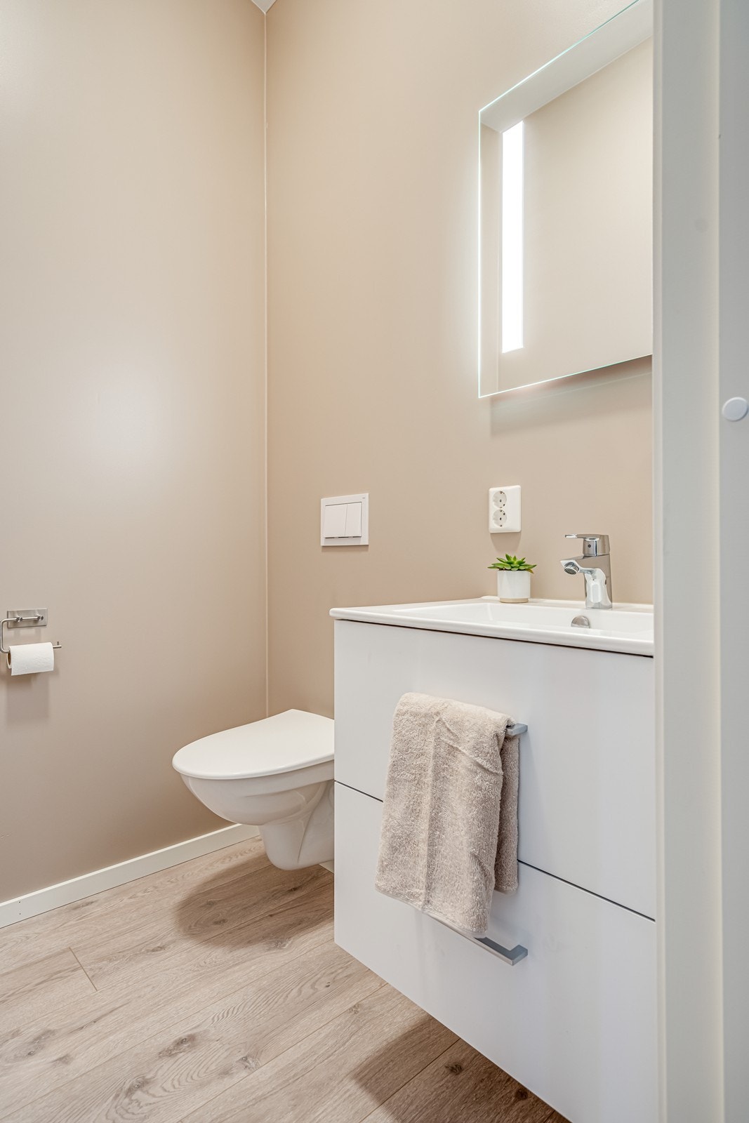 Gjestetoalett i 2.etasje Galleribilde