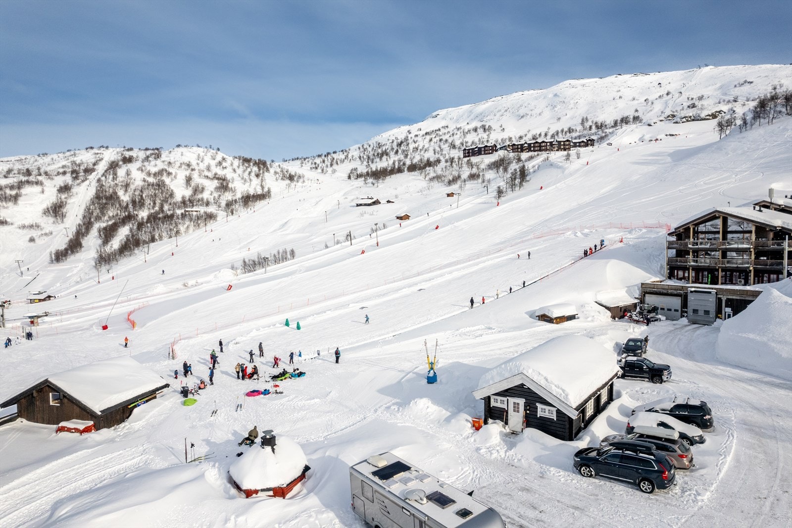 Alpinanlegg med flere skitrekk Galleribilde