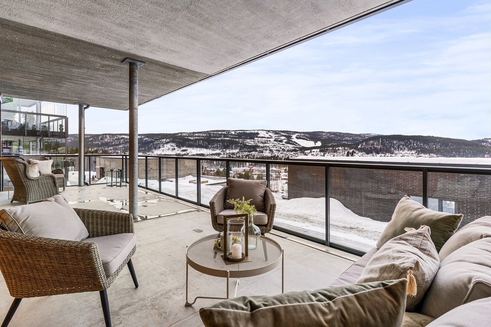Balkong. Fra leilighetene er det flott utsikt over Kongsberg og Funkelia. Galleribilde