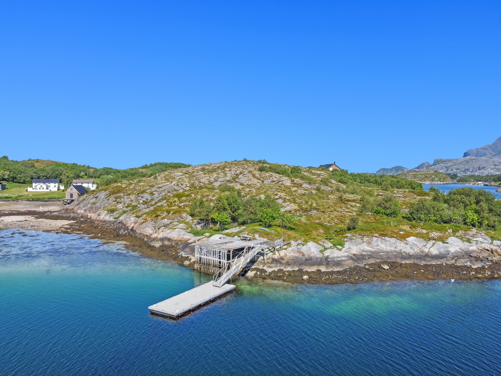 Det er oppført egen flytebrygge med god plass til egen båt. Galleribilde