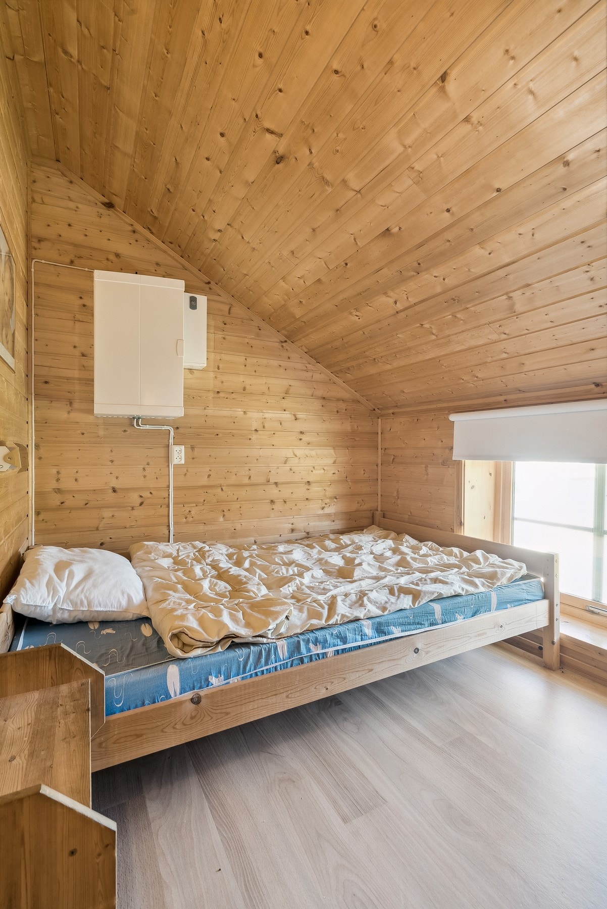 De andre tre soverommene har adkomst fra den andre stuedelen. Det bemerkes at flere soverom har for små rømningsvinduer. Galleribilde