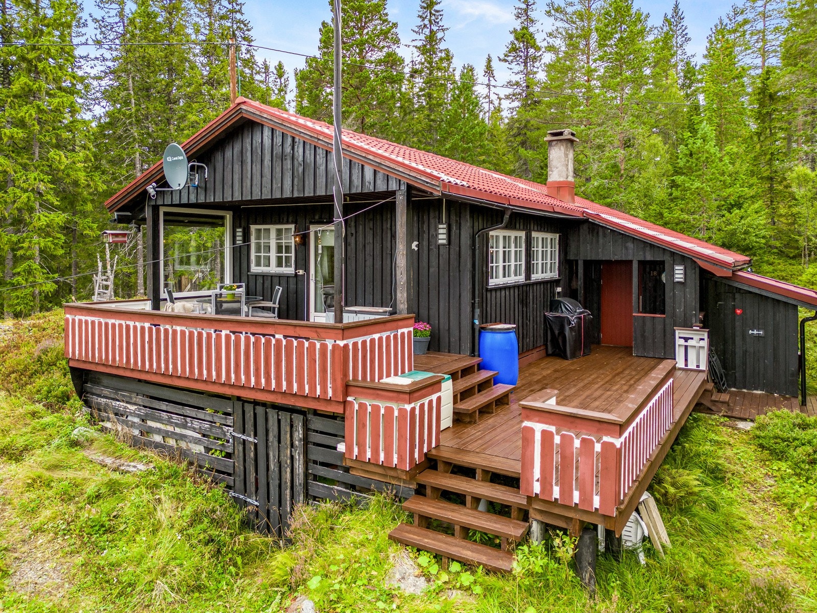 Stor terrasse med god plass til familie og venner Galleribilde