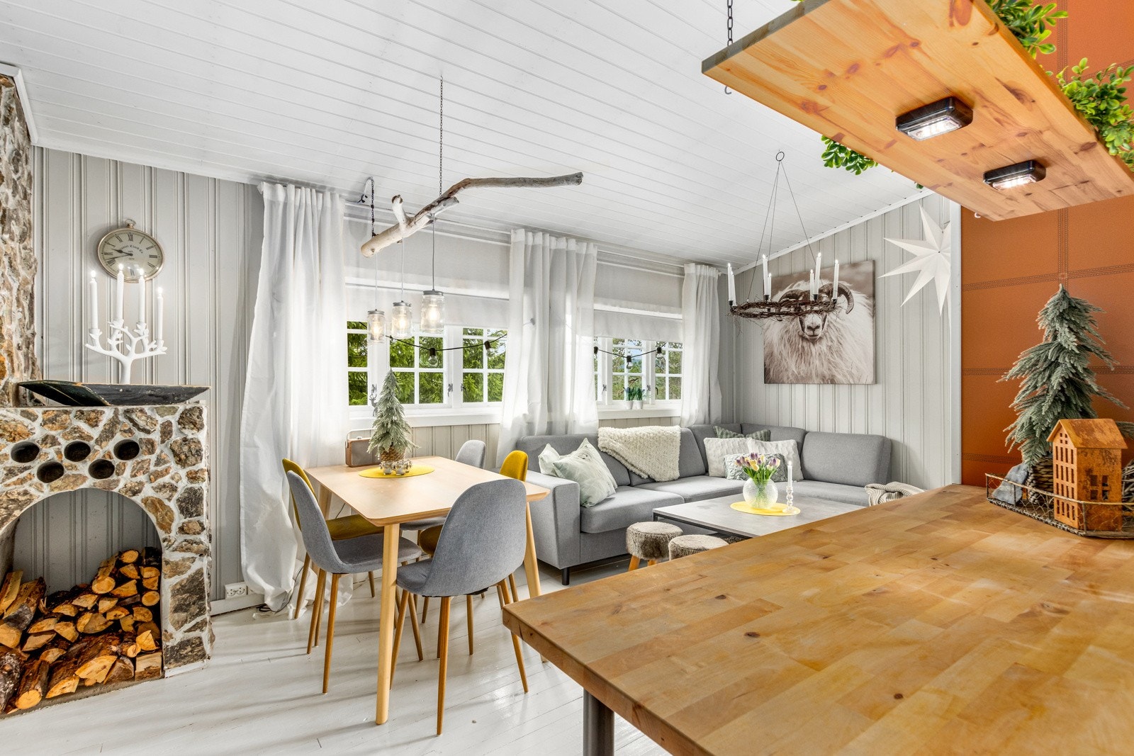 Meget lun og innbydende hytte med særdeles koselig atmosfære Galleribilde